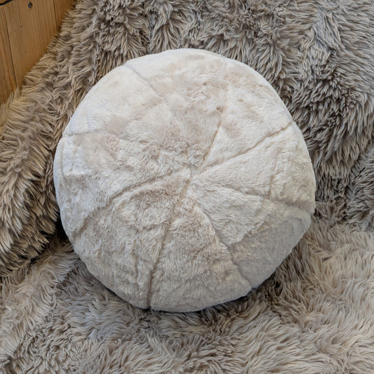 Fellkissen in Ballform 25x25 cm